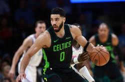 开云体育app-凯尔特人队新援首秀表现稳健，助球队获胜的简单介绍