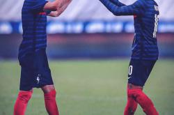 开云体育官网-恩东贝莱与内马尔合作默契，巴黎锋线高效攻击的简单介绍