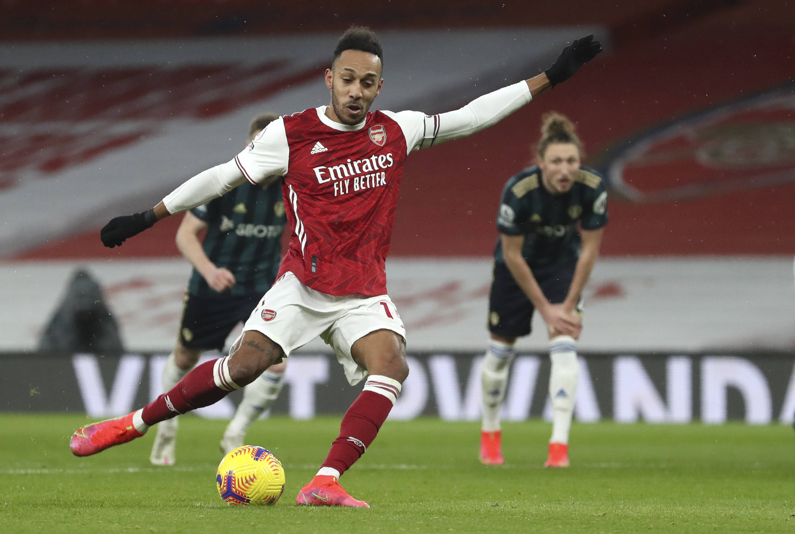 利兹联主场憾负巴恩斯利，保级压力增大的简单介绍