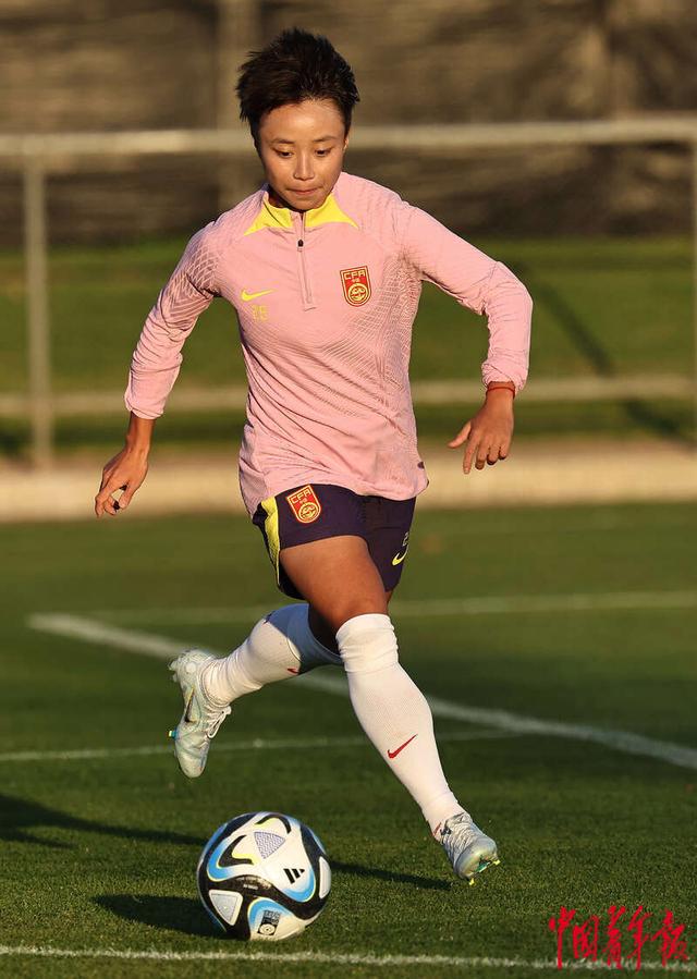 女足国家队备战决赛，深入研究对手战术的简单介绍