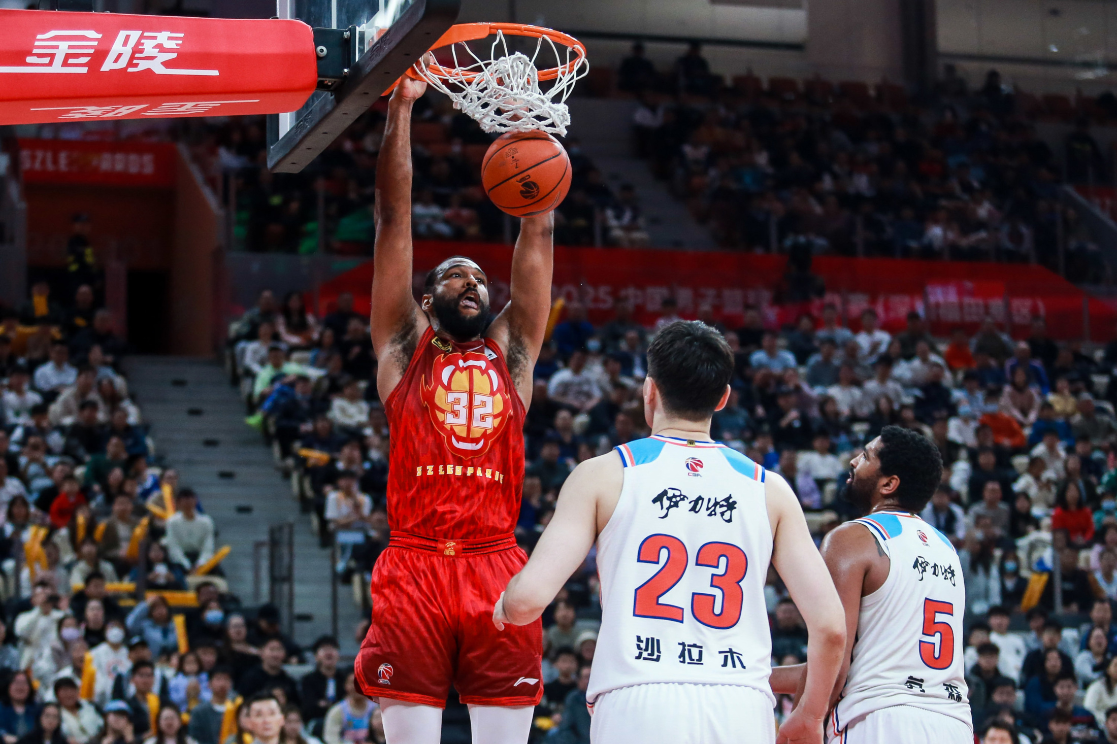 新疆队再次逆袭，绝地反击帮助球队翻盘