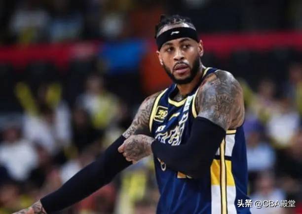 包含精彩点评：球员表现坚定，场上表现亮眼的词条