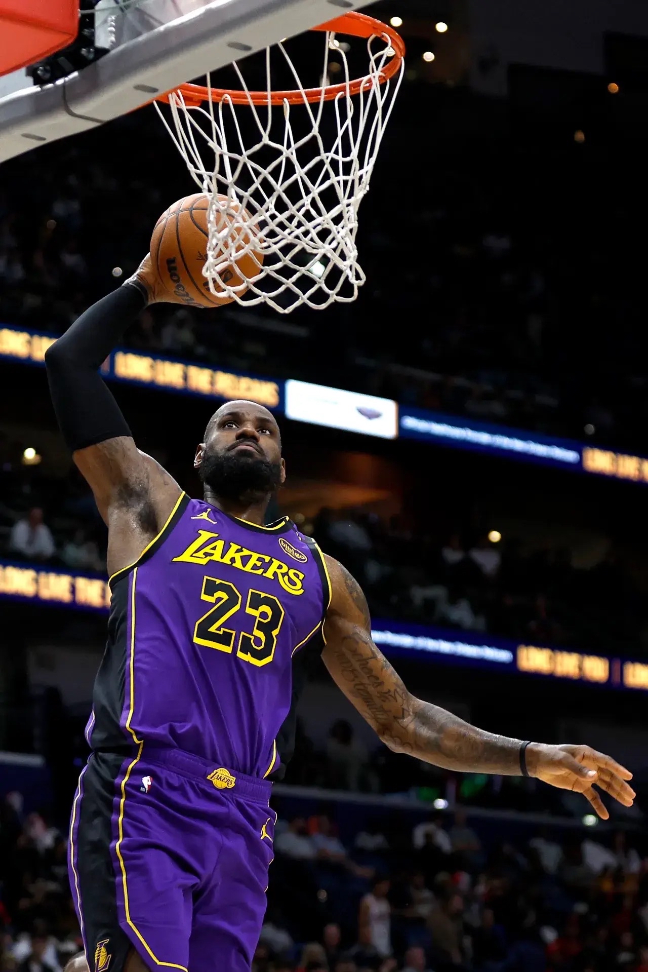 赛前压力之下，球员表现出色斩获胜利