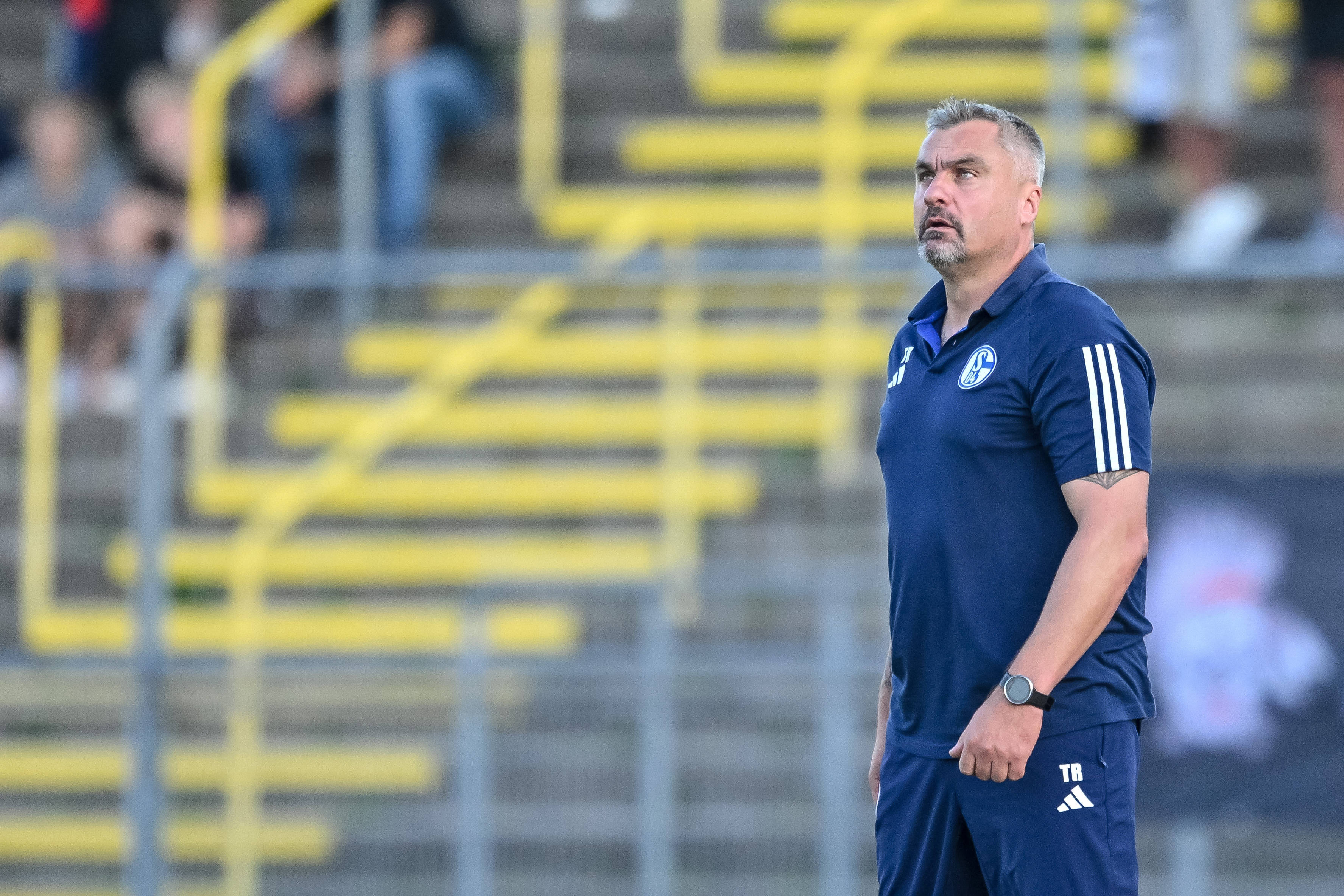 沙尔克主场惜败，球队士气低迷的简单介绍