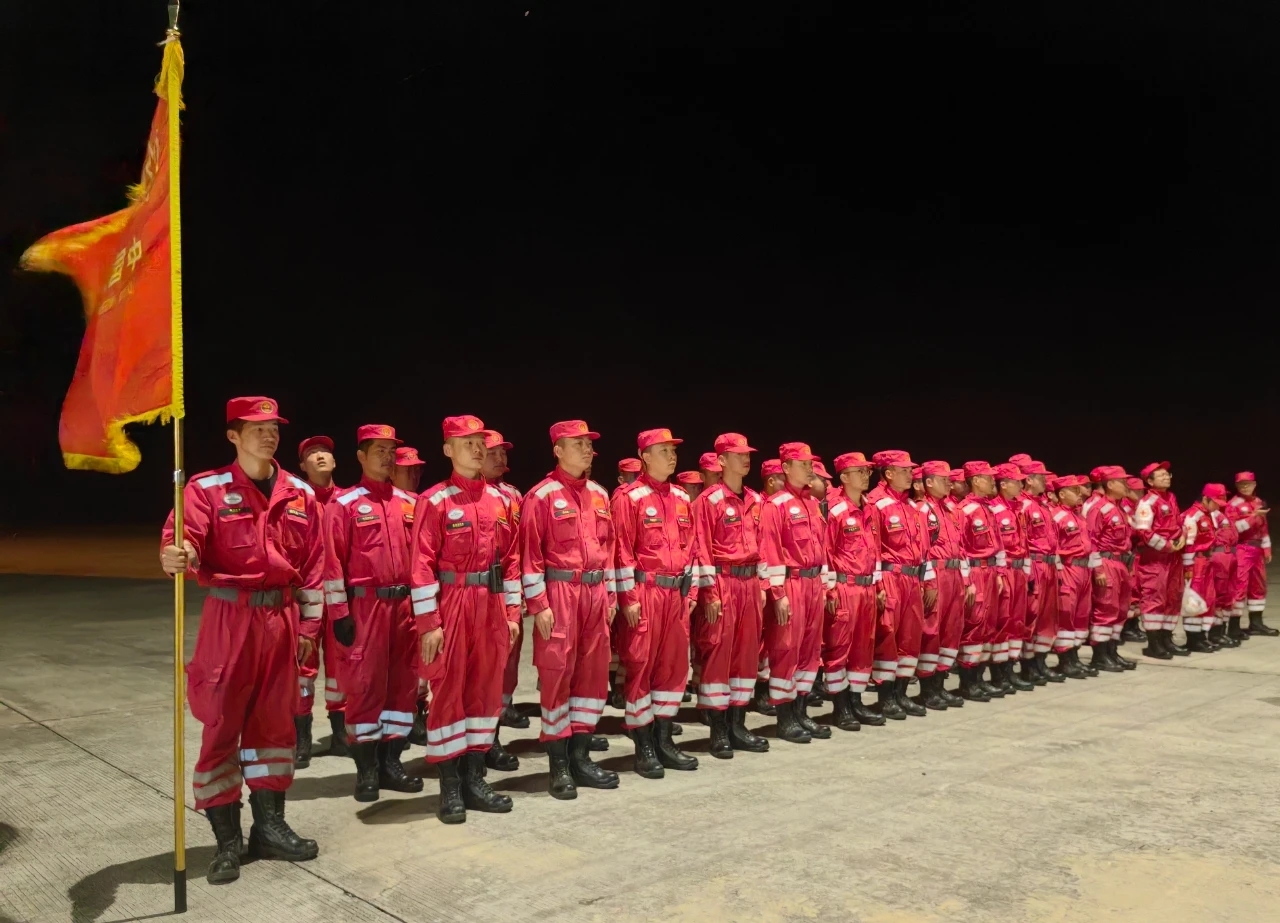 队伍成员士气高涨团结一心迎击强敌的简单介绍