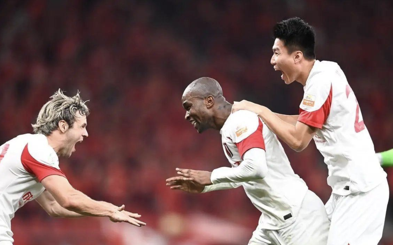 中超巅峰对决：恒大迎战上港，强强对话的简单介绍